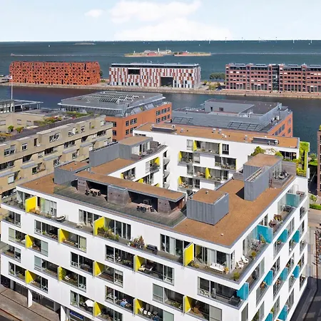 Short Distances To The Water , Towards The Inner * Kopenhagen